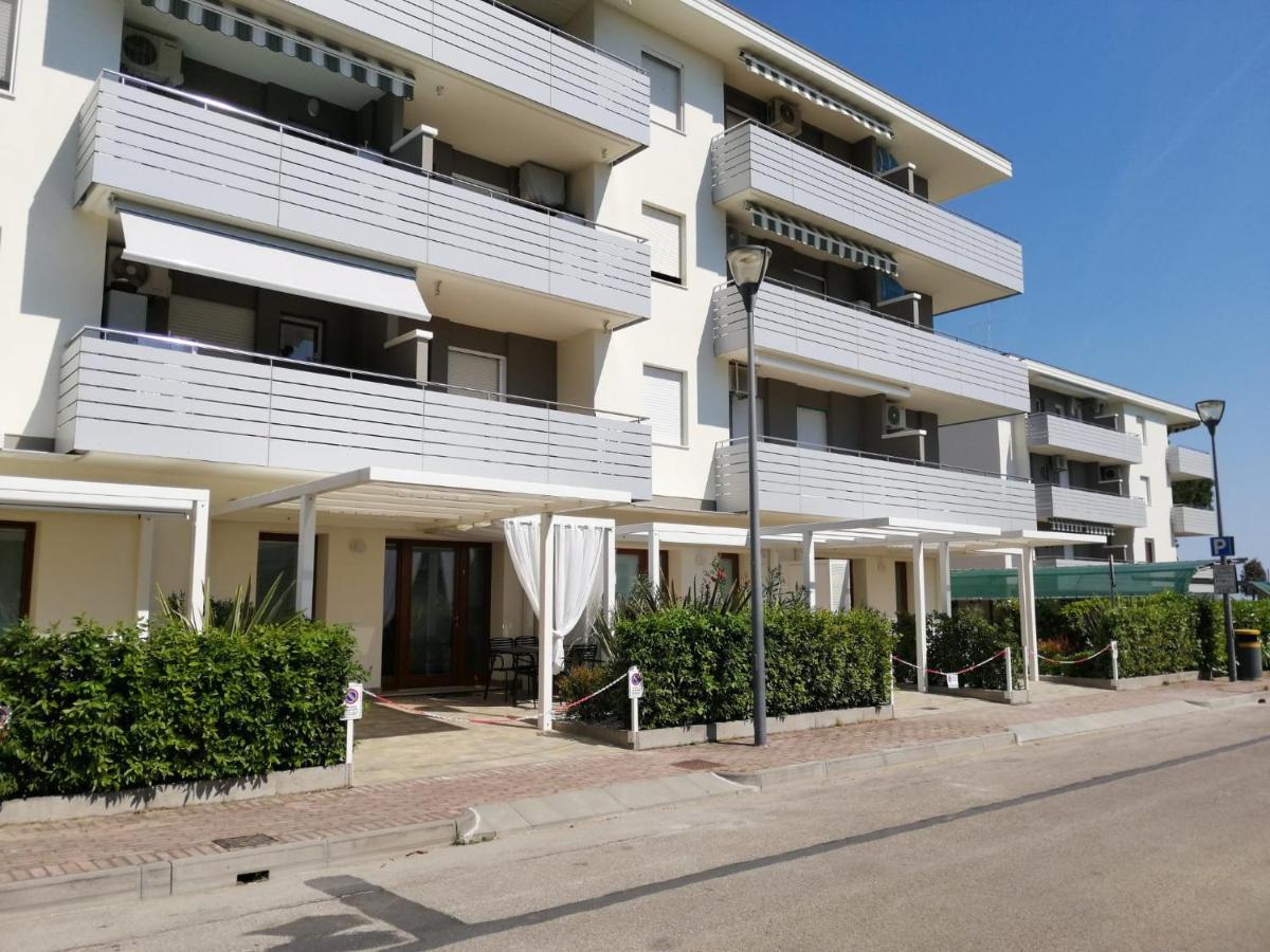 Condominio Diana Est- Gemini ビビオーネ エクステリア 写真