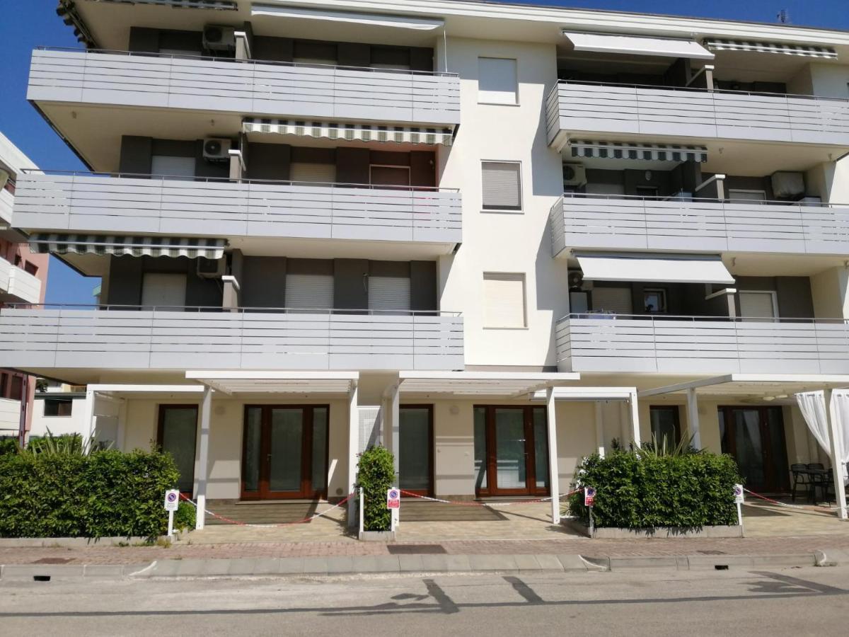 Condominio Diana Est- Gemini ビビオーネ エクステリア 写真